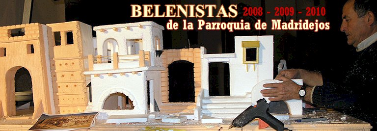 BELENISTAS DE LA PARROQUIA DE MADRIDEJOS, realizando el Bel�n